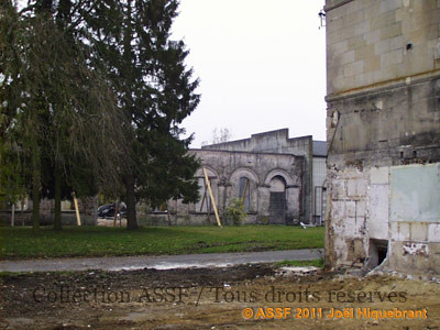Destruction partielle de certains bâtiments anciens. Novembre 2011.